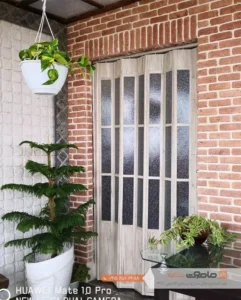 درب آکاردئونی پنجره